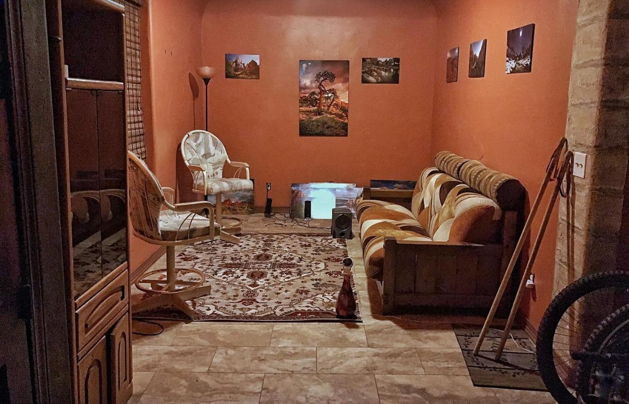 The Zion House - Affordable Bedrooms Харрикейн Экстерьер фото